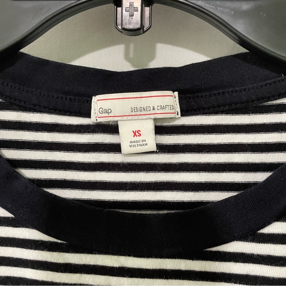 GAP Women’s Navy and White Striped Tank Top Size XS - Picture 2 of 6